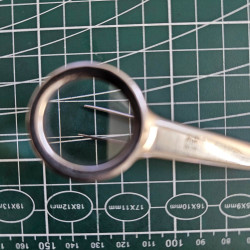 Tweezers with 80mm magnifying glass