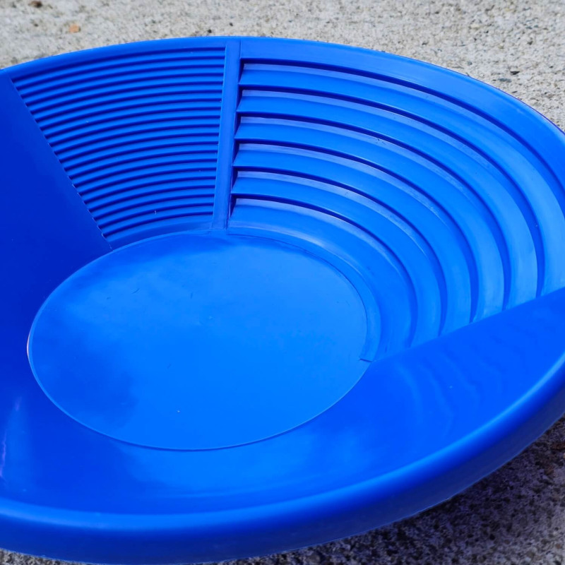 Batea de plástico resistente 15” – ideal para campo